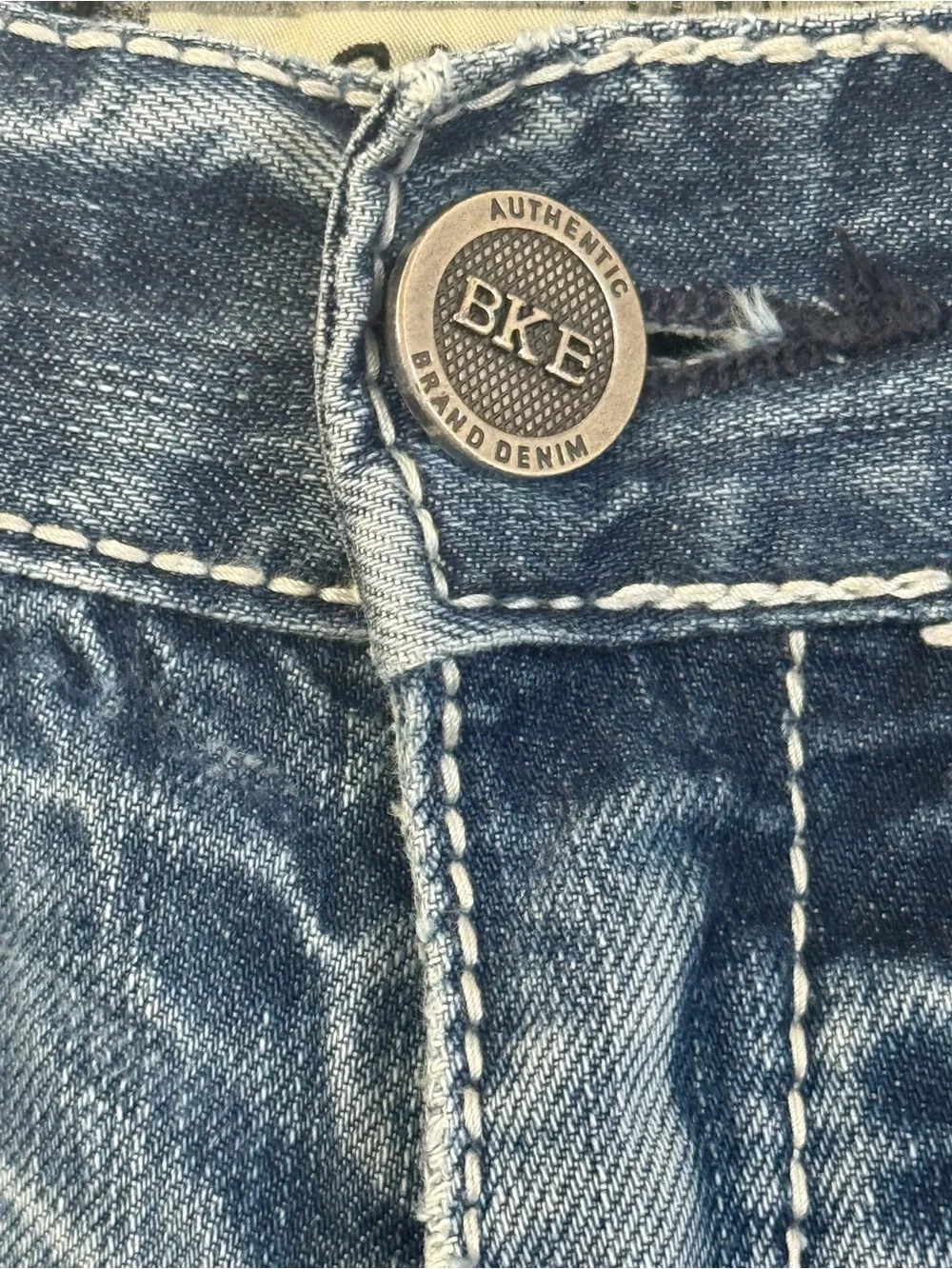 BKE Carter Jeans Men's 32R Blue Denim Light Wash Casual Distressed Bootcut Work